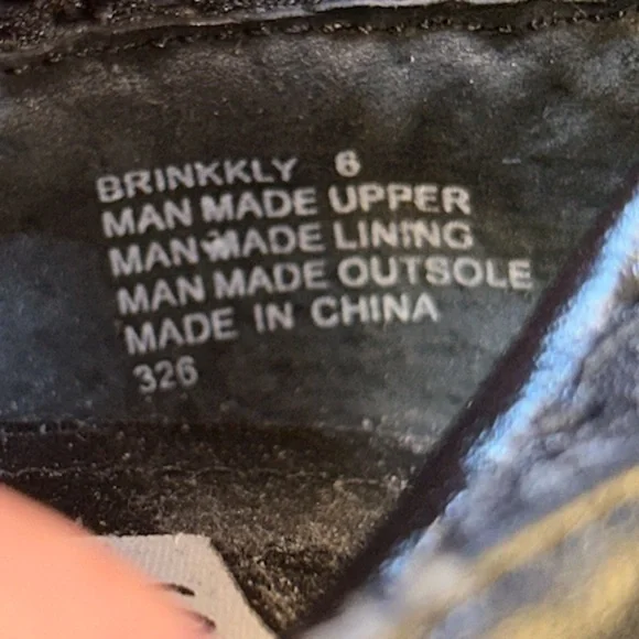 90’s Steve Madden Black mesh shoes. Size 6. - Picture 4 of 6